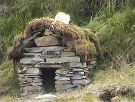 21.6 miles: a strange mini hut by the side of the road at 532m above sea level